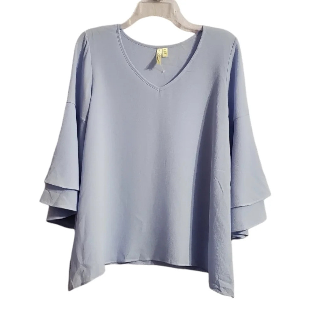 NWOT Chenault Women's Bell Sleeves Petite Top M